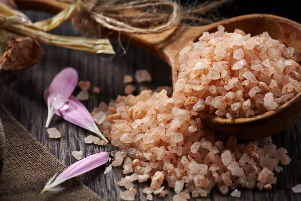 Spa. Sea salt — Stock Photo, Image