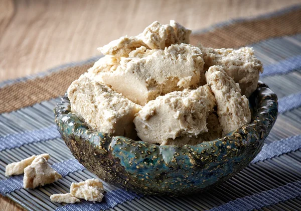 Bitar av halva — Stockfoto