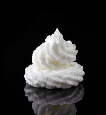 çırpılmış yumurta akı 