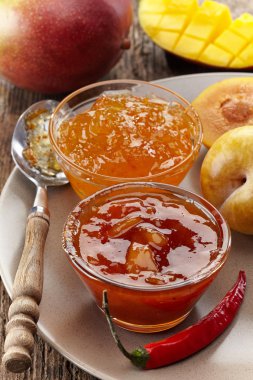 çeşitli chutneys
