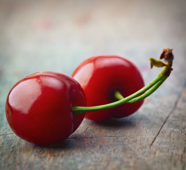 Cerezas rojas frescas — Foto de Stock