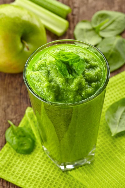 Glass of green smoothie — Stock Photo, Image