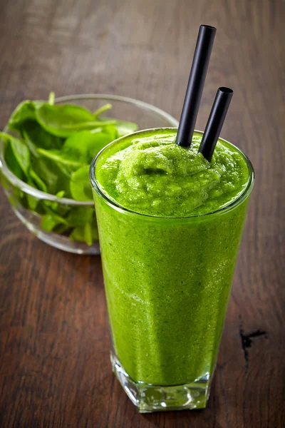 Glass of green smoothie — Stock Photo, Image