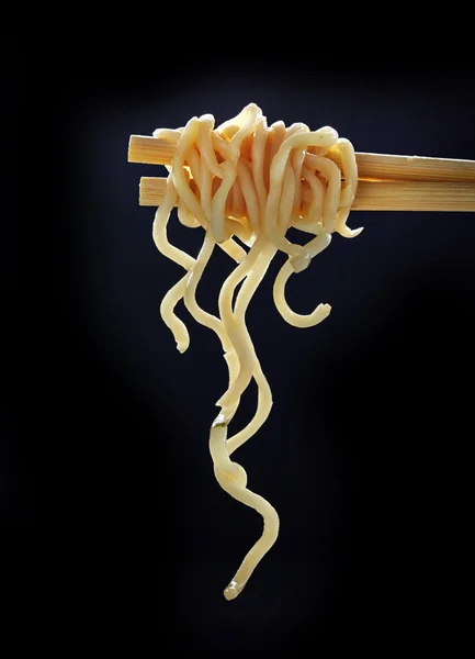 Chopsticks com macarrão — Fotografia de Stock