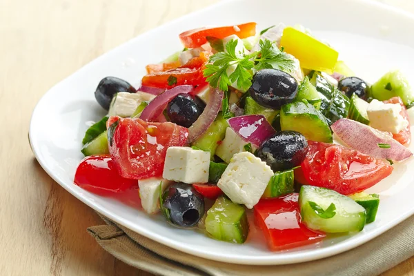 Fresh vegetable salad with cheese and olives — Stock Photo, Image