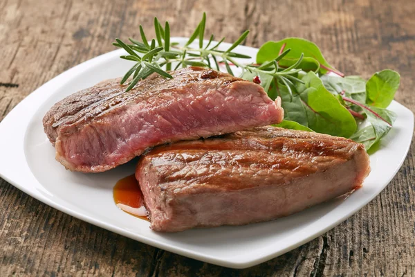 Gegrilltes Rindersteak — Stockfoto