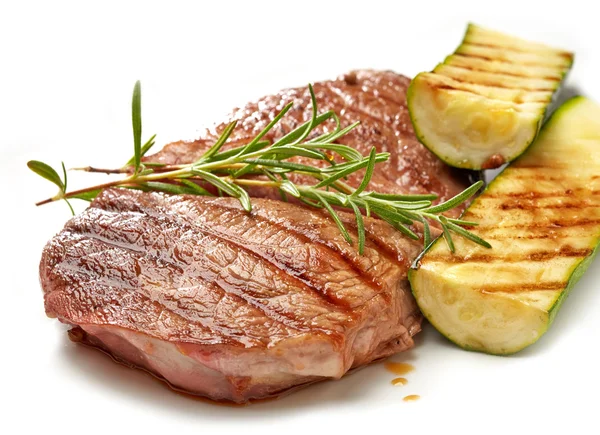 Grilovaný hovězí steak a cuketou — Stock fotografie