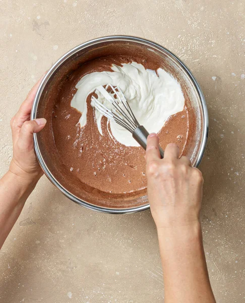 Processo Fabricação Massa Bolo Chocolate Mistura Iogurte Massa Vista Superior — Fotografia de Stock