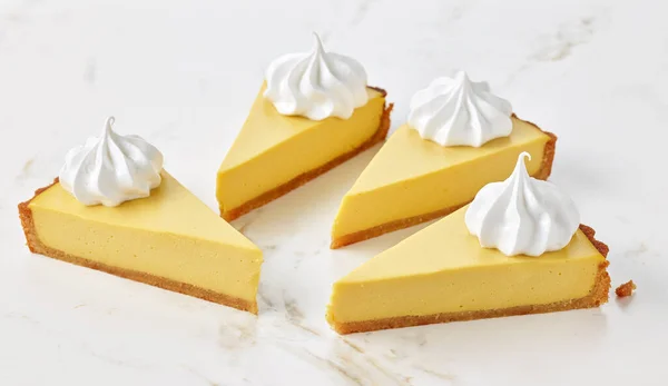 Tarte Citron Frais Slaices Sur Table Cuisine Légère — Photo