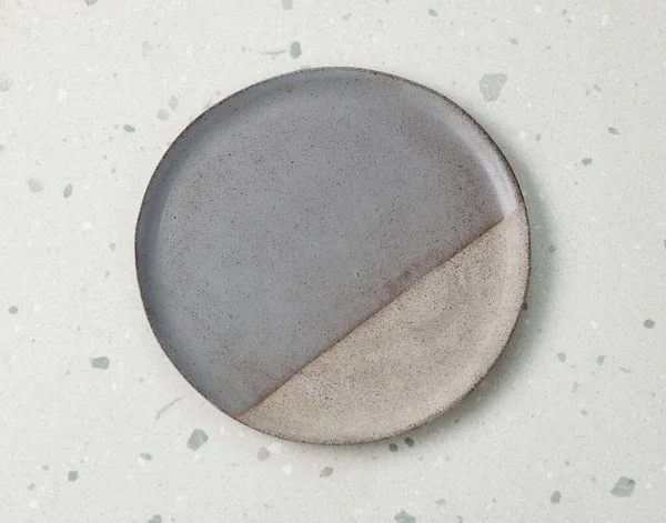 Empty Ceramic Plate Grey Kitchen Table Top View — Stock Photo, Image
