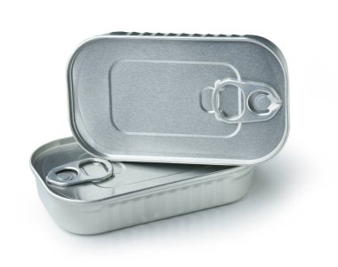 Beyaz arka plan üzerinde izole metal kutular