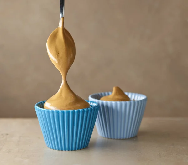 Process Making Whipped Coffe Caramel Mousse Dessert Put Cream Bowl — Stok fotoğraf