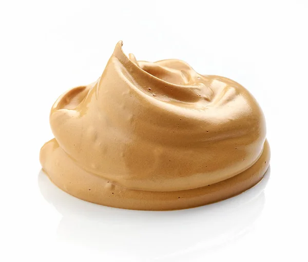 Vispad Karamell Och Kaffe Mousse Grädde Isolerad Vit Bakgrund — Stockfoto