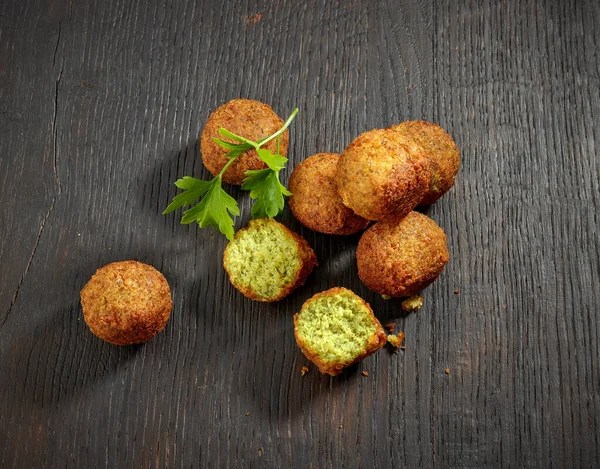 Stekt Ekologisk Falafel Bollar Svart Träbord Ovanifrån Halafel — Stockfoto