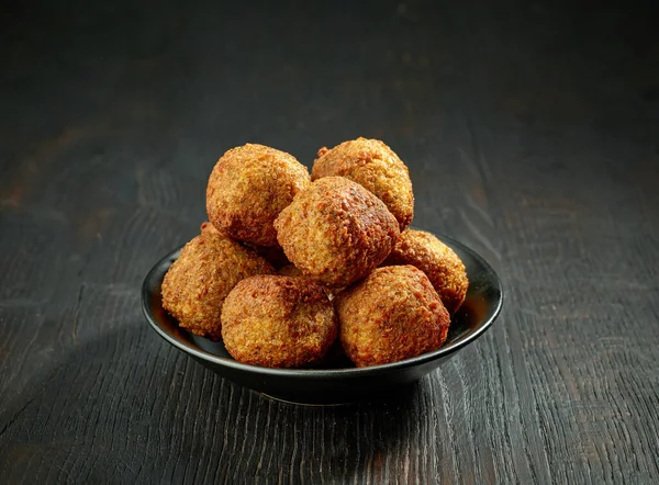 Tazón Bolas Falafel Fritas Sobre Mesa Madera Negra —  Fotos de Stock