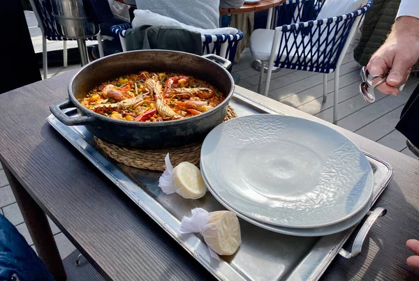 Paella Tradicional Con Mariscos Servida Restaurante Marbella España —  Fotos de Stock