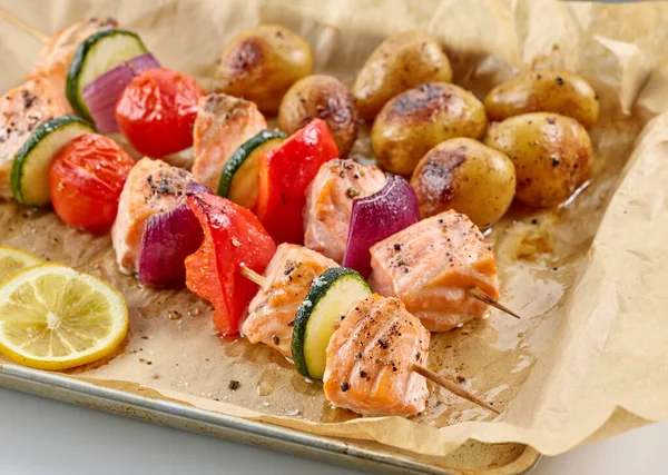 Salmon Vegetable Skewers Oven Pan — Stock Photo, Image