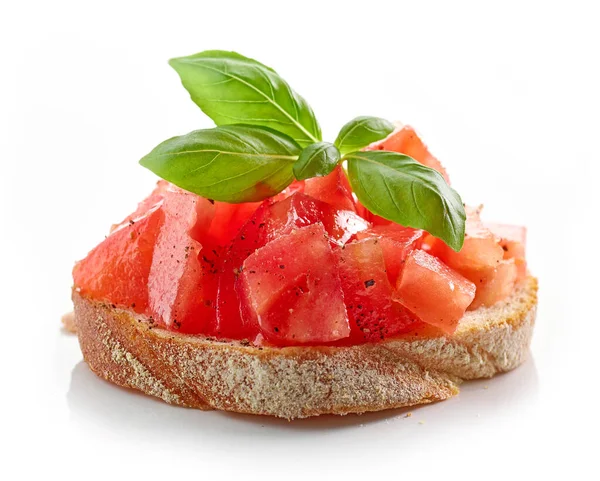 Bruschetta Mit Tomate Und Basilikum Isoliert Auf Weißem Hintergrund — Stockfoto