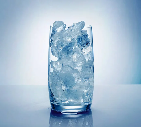 Ένα Ποτήρι Πάγο Για Την Παρασκευή Κοκτέιλ — Φωτογραφία Αρχείου