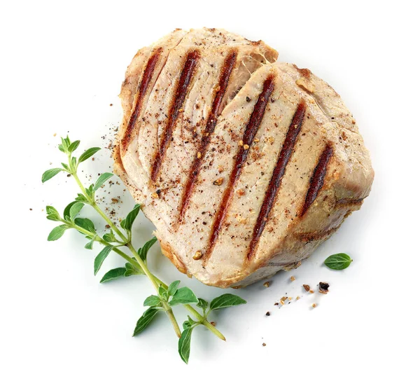Frissen Grillezett Tonhal Steak Fehér Alapon Izolált Fűszerekkel Fűszerekkel Felülnézetből — Stock Fotó