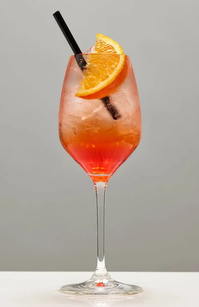 Glas Aperol Spritz Cocktail Auf Restauranttisch — Stockfoto