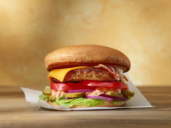 Fresh Tasty Burger Yellow Background — Zdjęcie stockowe
