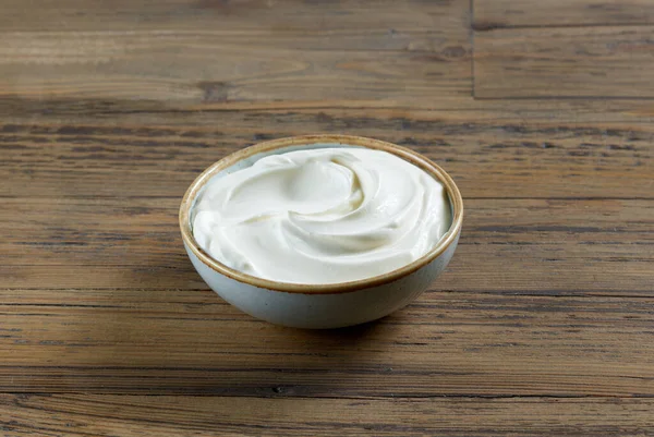 Bowl Sour Cream Greek Yogurt Wooden Kitchen Table — Stockfoto