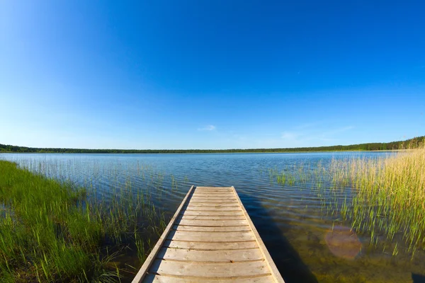 Pier op het meer — Stockfoto