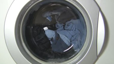 çamaşır makinesi çalışır