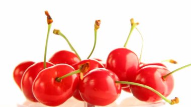 kiraz beyaz bir arka plan üzerinde döner