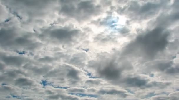 Cielo malhumorado, sol, timelapse — Vídeos de Stock