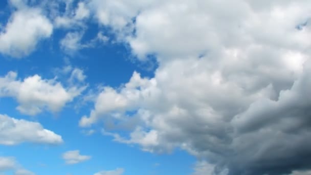 Cielo malhumorado, sol, timelapse — Vídeos de Stock