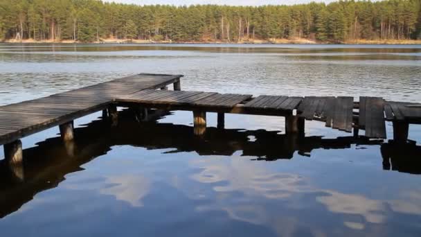 Old pier on lake, panorama — Stock Video