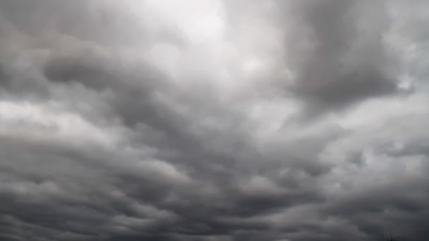 Cielo malhumorado, timelapse sol — Vídeos de Stock