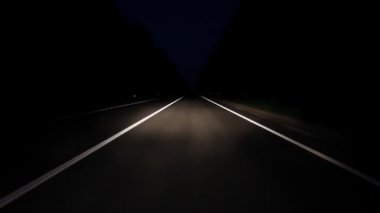 sürüş gece yolda