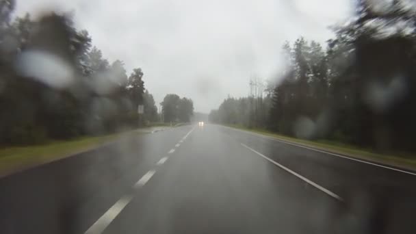 Condução à chuva — Vídeo de Stock