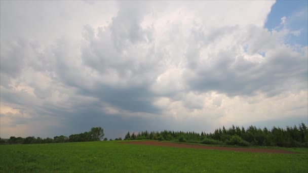 paysage estival, nuages orageux, timelapse 
