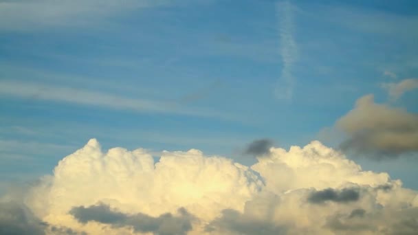 Nubes en el cielo — Vídeo de stock