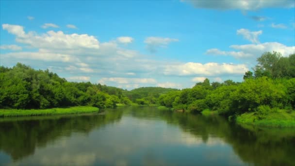 Clouds over the summer river, timelapse — Stock Video