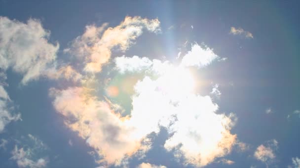Солнце и облака — стоковое видео