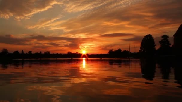 Trakai Burg und Sonnenuntergang — Stockvideo