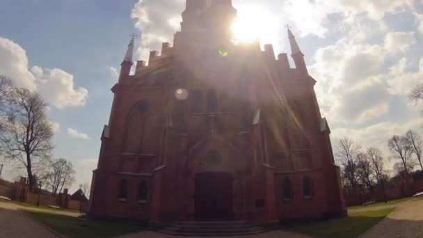 Iglesia Kernave, Lituania, lapso de tiempo e inclinación — Vídeo de stock
