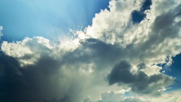 Облака и солнце, временной промежуток — стоковое видео