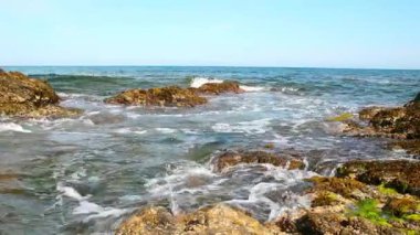 sörf üzerinde kayalık sahil, kaymak