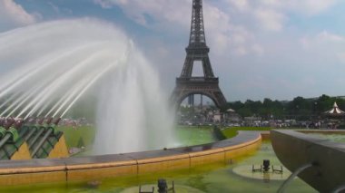 Paris 'teki Eyfel Kulesi