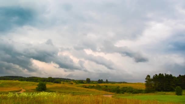 Landschaft mit Regenwolken, Zeitraffer — Stockvideo