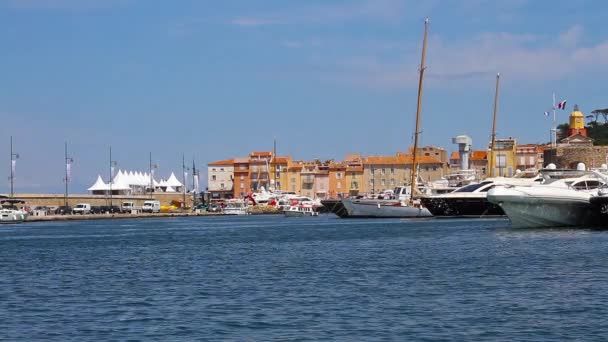 Puerto de Saint-Tropez, Francia — Vídeo de stock