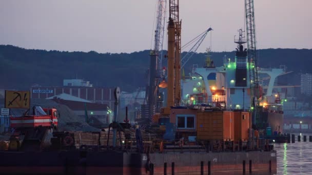 Gdynia Polonya Yaklaşık Ağustos 2019 Gdynia Limanlarında Gece Çalışması Yükleme — Stok video