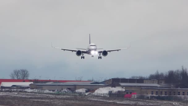 Vilnius Litva Cca Leden 2022 Letadlo Tvrdě Přistálo Letišti — Stock video