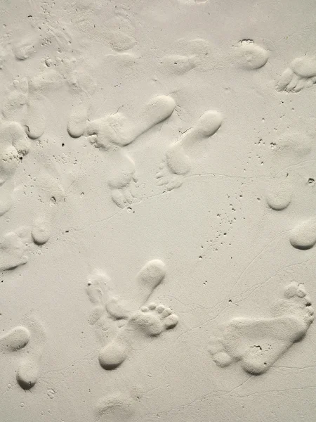 Zee zand met voetafdrukken — Stockfoto
